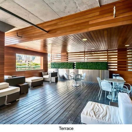 Three Br Condo Step To Cn Tower Rogers Center With Free Parking トロント エクステリア 写真