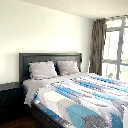 Three Br Condo Step To Cn Tower Rogers Center With Free Parking トロント エクステリア 写真