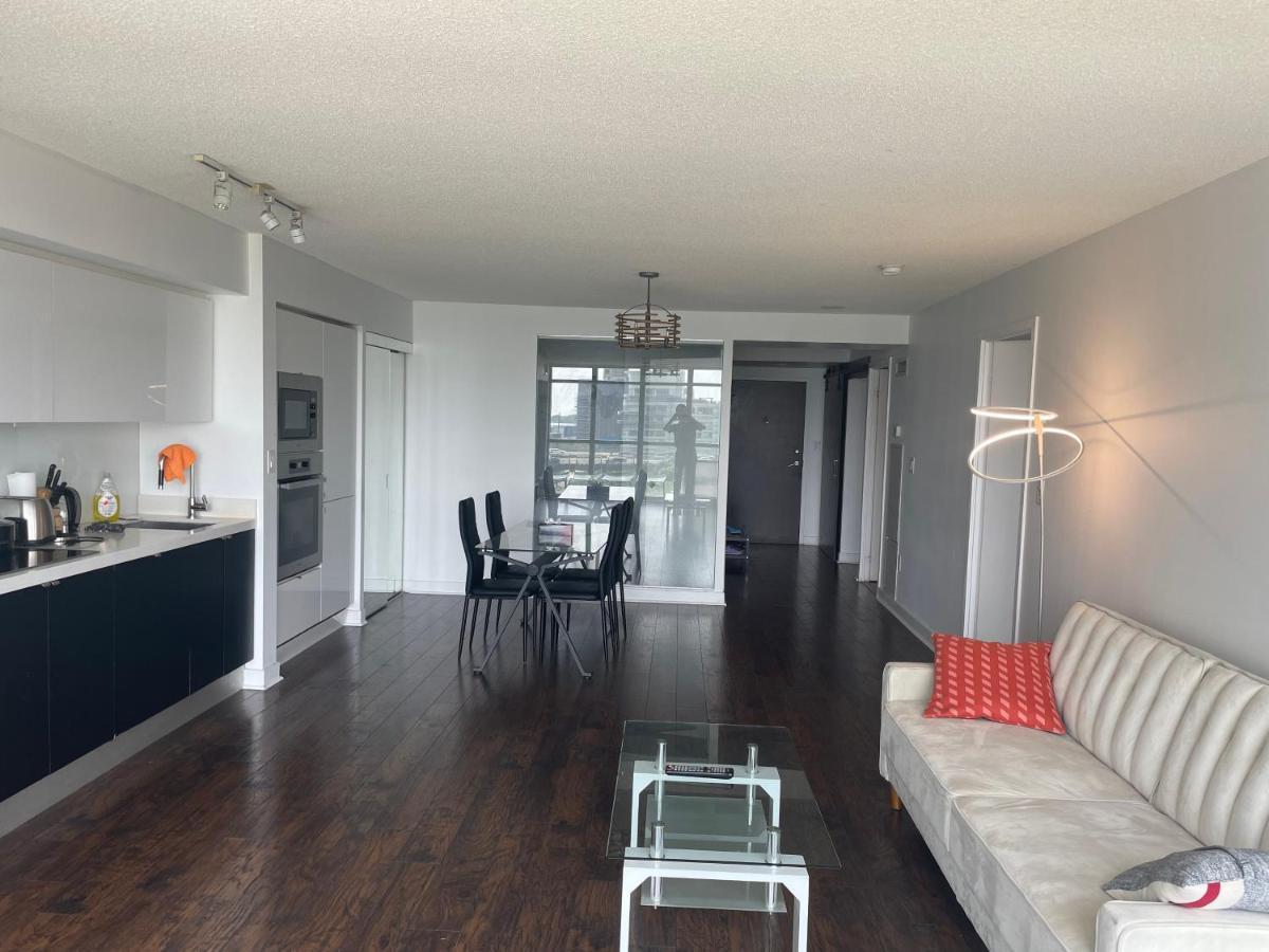 Three Br Condo Step To Cn Tower Rogers Center With Free Parking トロント エクステリア 写真