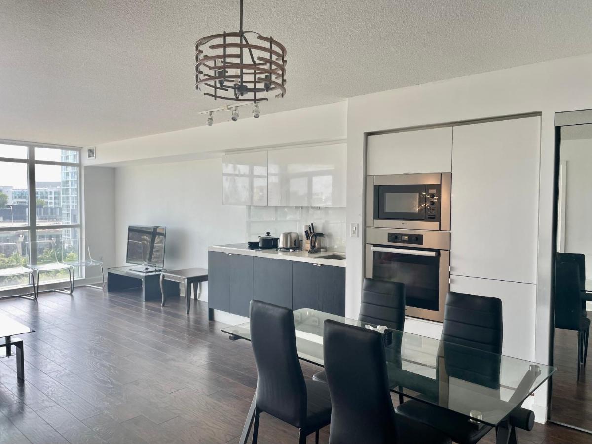Three Br Condo Step To Cn Tower Rogers Center With Free Parking トロント エクステリア 写真