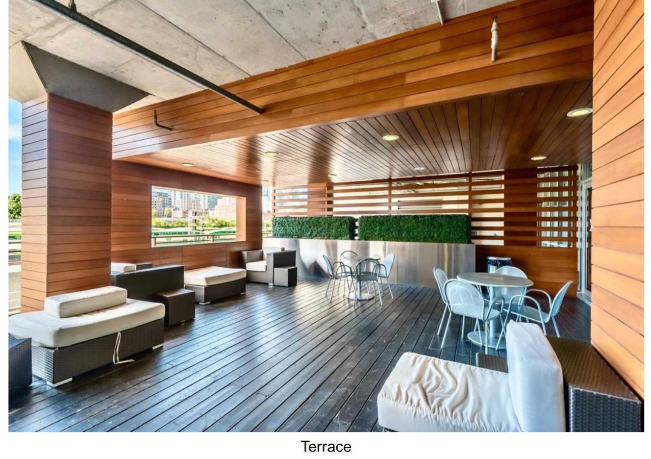 Three Br Condo Step To Cn Tower Rogers Center With Free Parking トロント エクステリア 写真